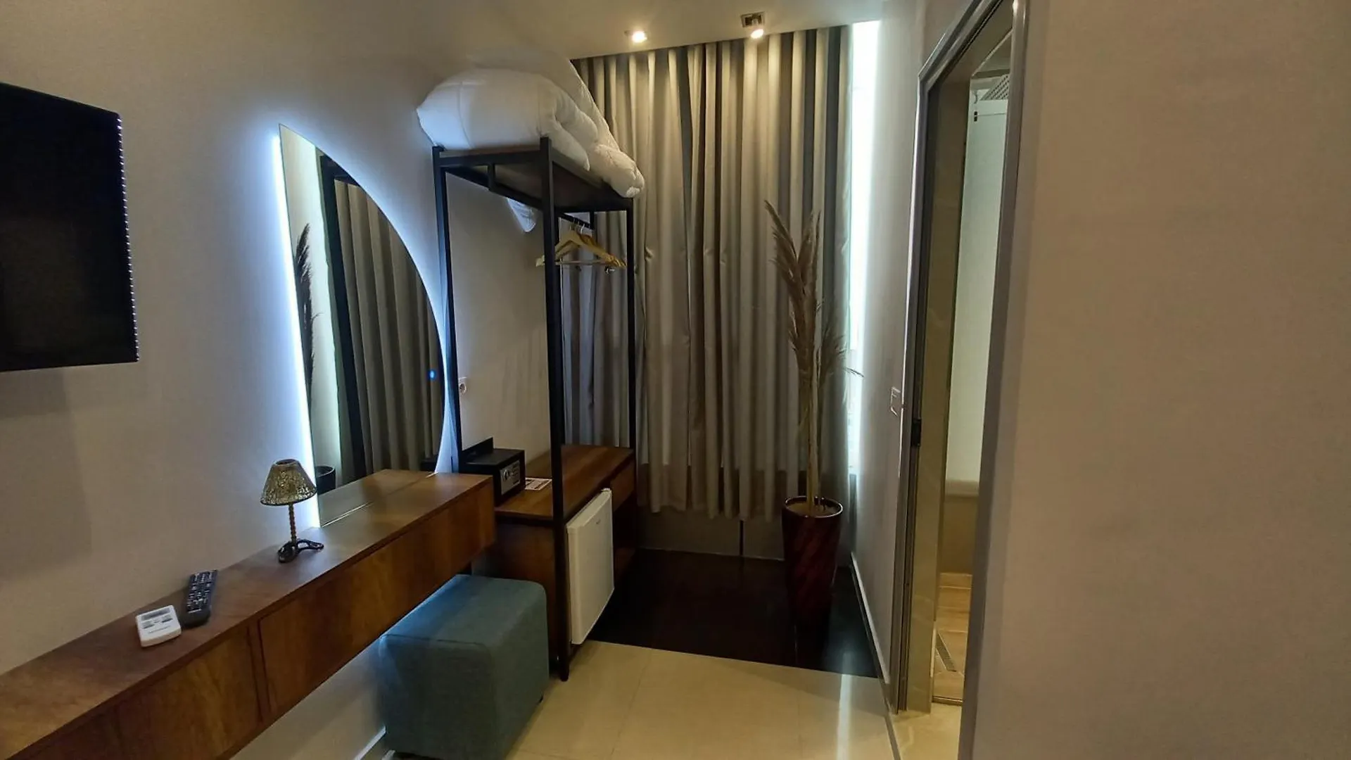***  Hotel Aglon Wlora Albania