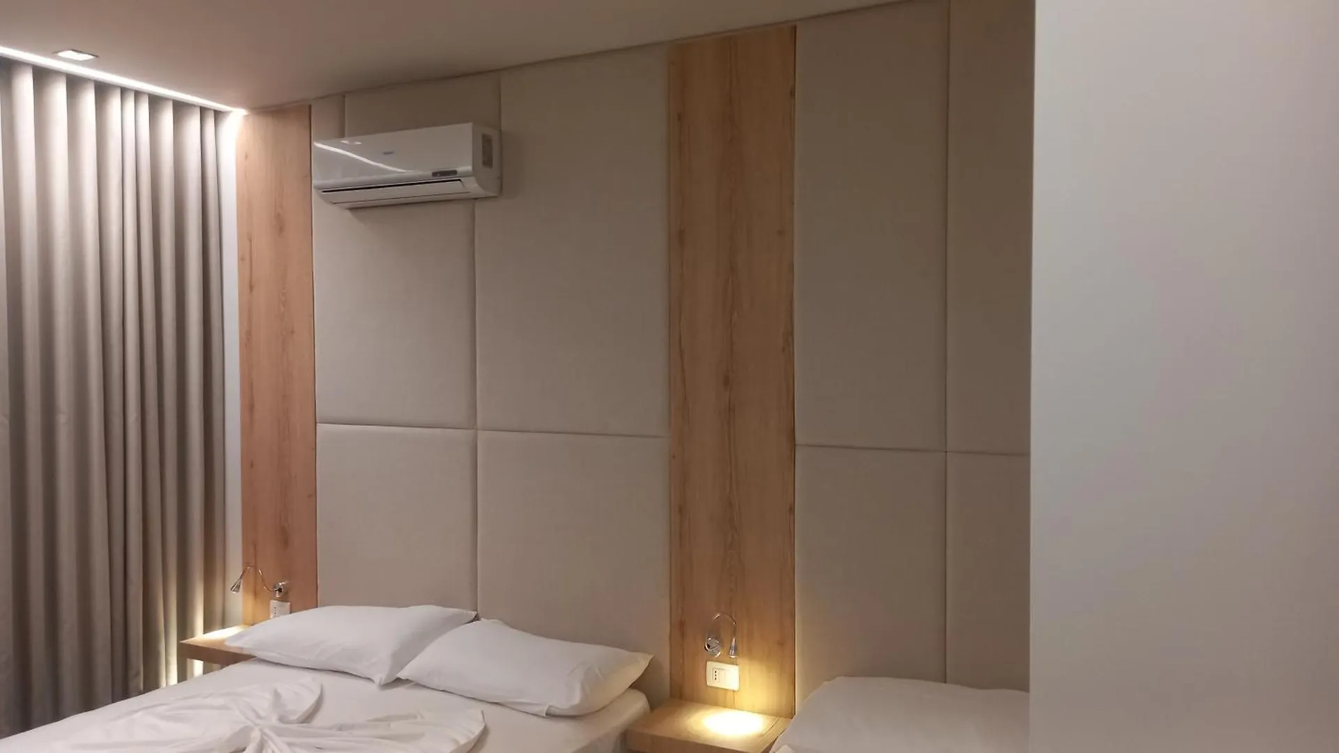 Hotel Aglon Vlore 3*,
